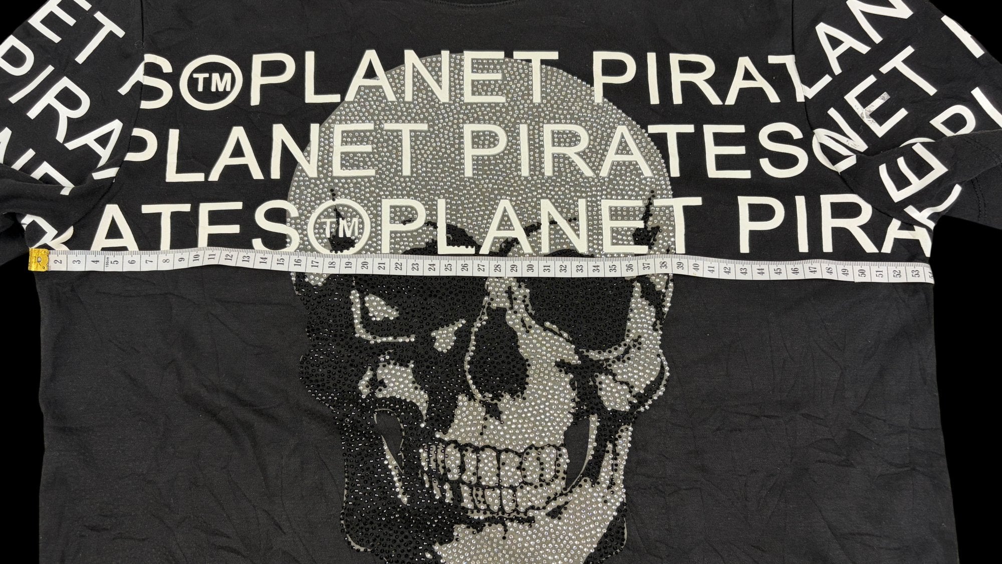 00' Planet Pirates Skull Graphic Tee