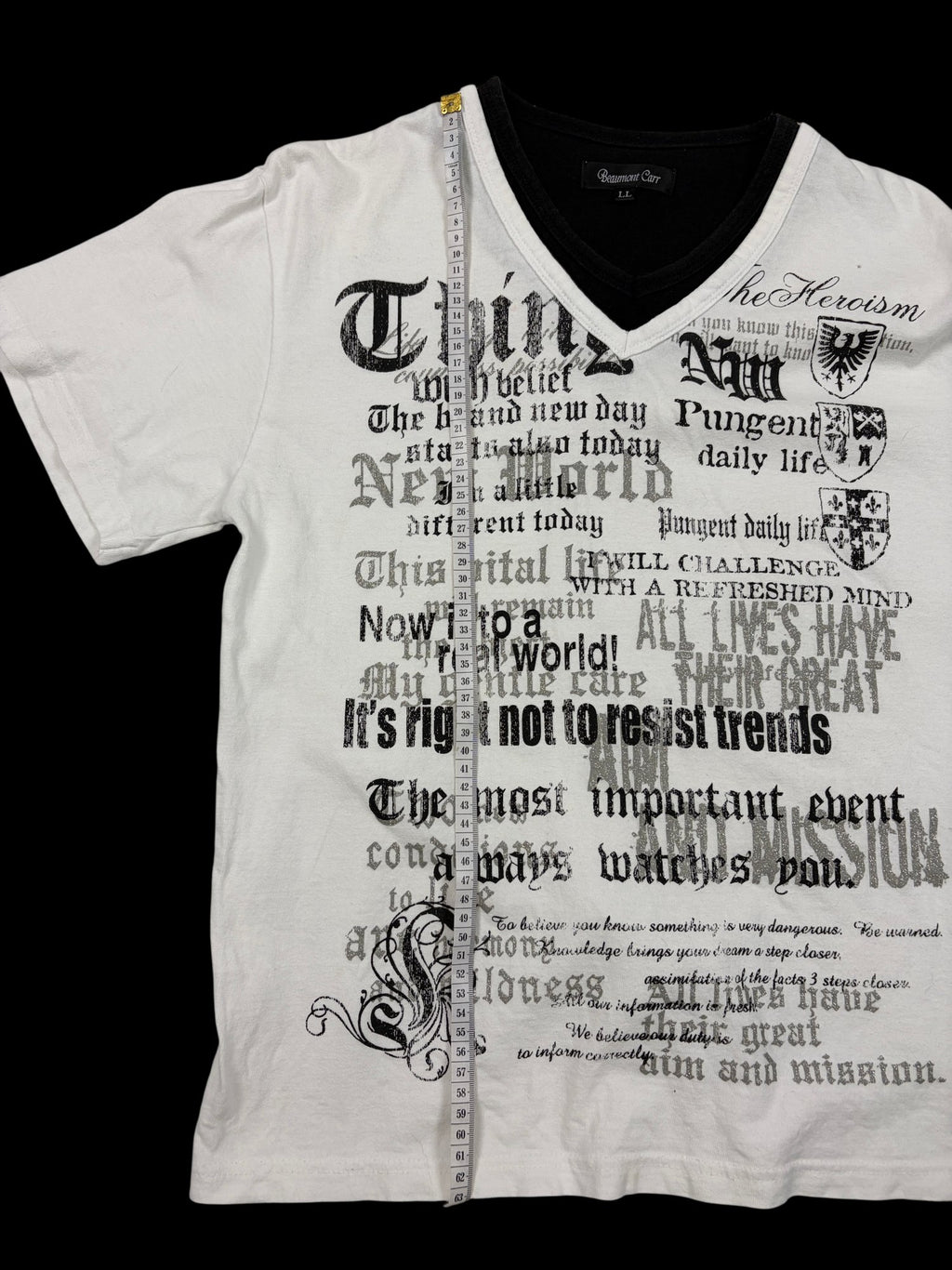 00' Beaumont Carr Graphic Text Print V-Neck Tee
