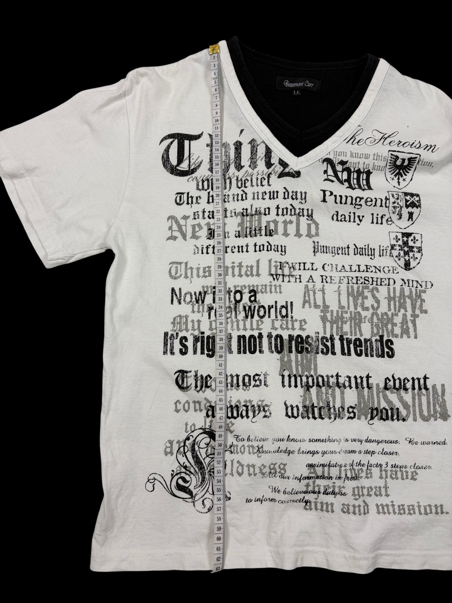 00' Beaumont Carr Graphic Text Print V-Neck Tee