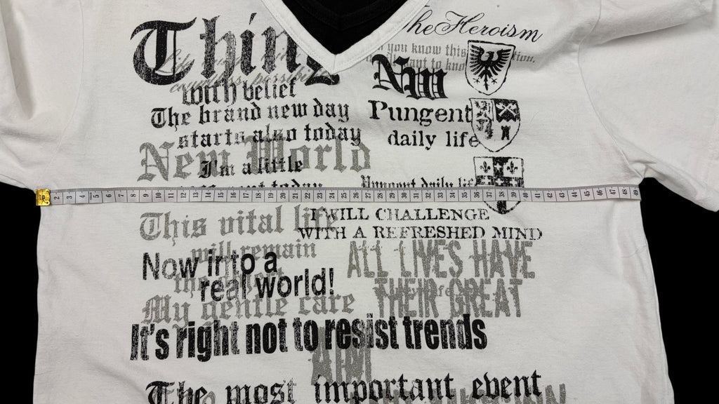 00' Beaumont Carr Graphic Text Print V-Neck Tee