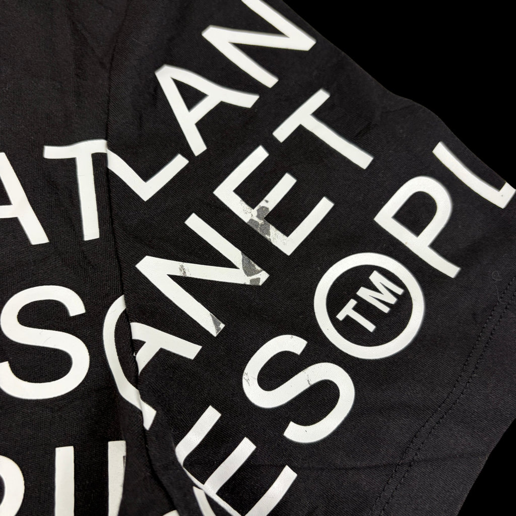 00' Planet Pirates Skull Graphic Tee